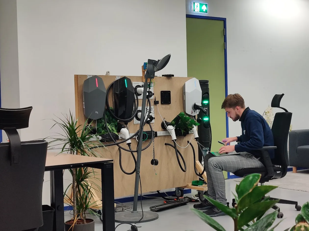 早期在办公室测试充电桩